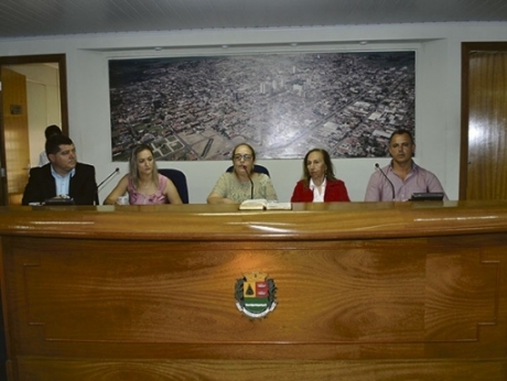 Câmara de Sertãozinho adia decisão sobre comissionados