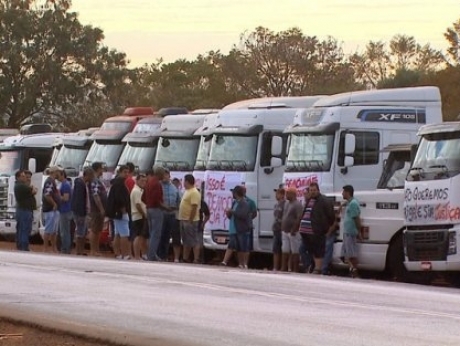 Manifestantes aderem ao movimento dos caminhoneiros em Sertãozinho
