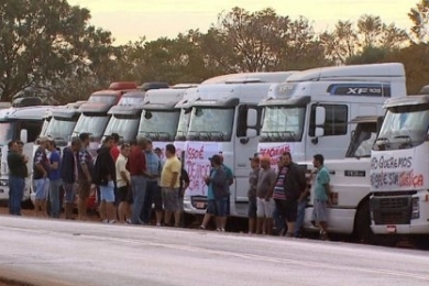 Manifestantes aderem ao movimento dos caminhoneiros em Sertãozinho