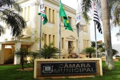 Câmara derruba vetos do Executivo de Pitangueiras
